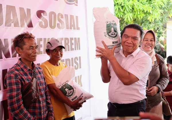 Salurkan Paket Bansos dan UEP Untuk Masyarakat Kota Cilegon, Al-Muktabar Berharap Masyarakat Lebih Produktif