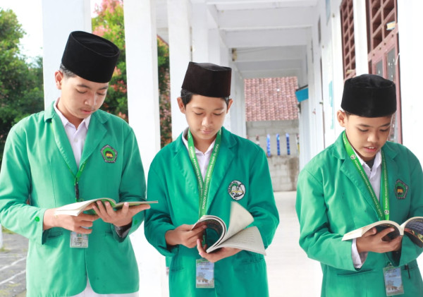 Santri Harus Melek, Bangun Negri di Era Digital