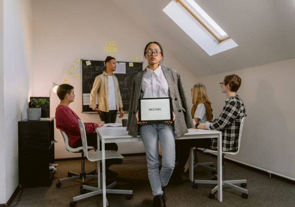 Dampak Negatif Terlalu Sering Menyenangkan Orang Lain