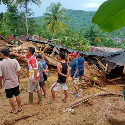 Kampung Ciherang, Lebak-Banten Diterjang Tanah Longsor
