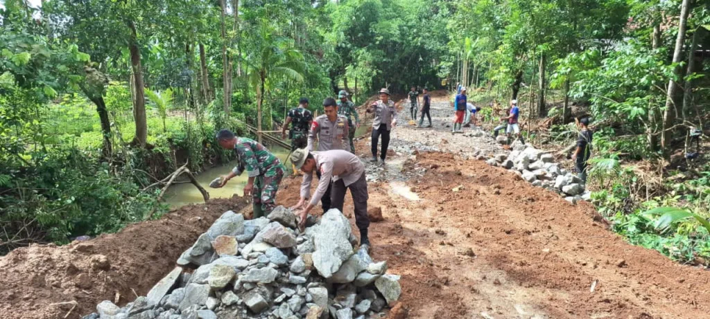 TMMD Ke-119 Kodim 0602/Serang Tancap Gas Pembangunan TPT Sudah Hampir Rampung