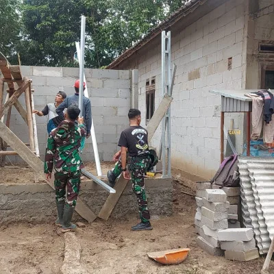 Satgas TMMD Ke-119 Kodim 0602/Serang Bersama Masyarakat Rampungkan Pembangunan Pos Kamling