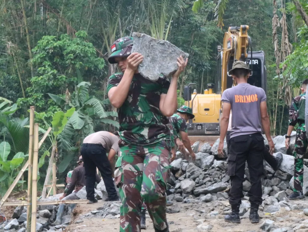Menghidupkan Peradaban Diperbatasan Desa Melalui TMMD ke-119