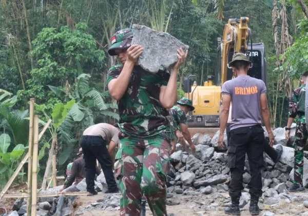 Menghidupkan Peradaban Diperbatasan Desa Melalui TMMD ke-119