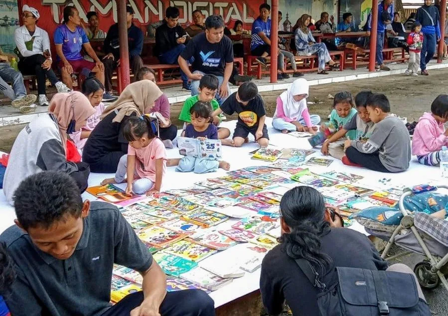 Gelar Buku Di Alun-Alun, Forum TBM Kota Serang Bersenyawa Dalam Literasi