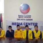 Kontestasi Bacalon Walikota Cilegon Semakin Ramai, Robinsar Serahkan Berkas Penjaringan di DPD Nasdem