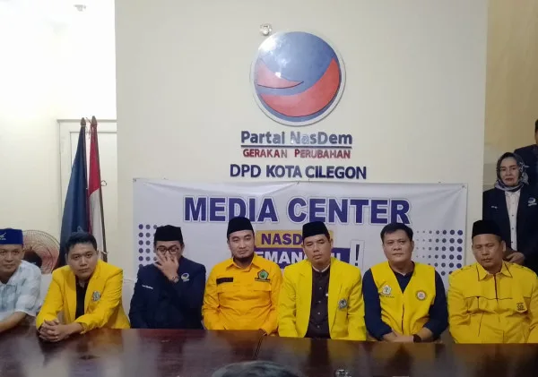 Kontestasi Bacalon Walikota Cilegon Semakin Ramai, Robinsar Serahkan Berkas Penjaringan di DPD Nasdem