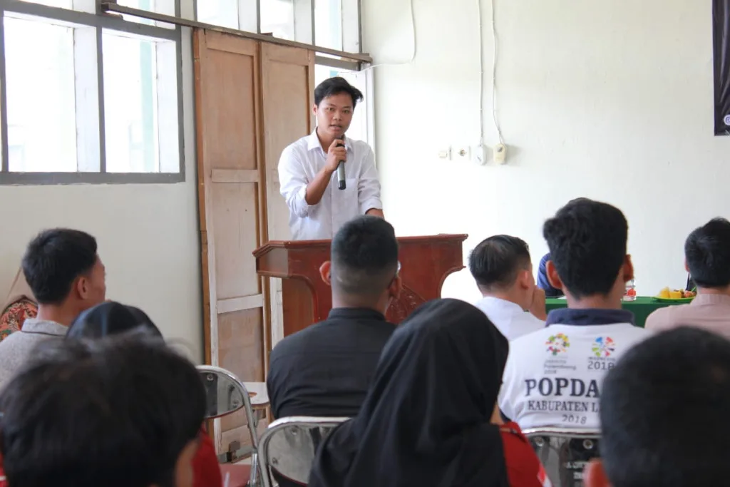Kurang Mahir Berbicara di Depan Umum? Inilah Cara Mudah Meningkatkan Kemampuan Public Speaking