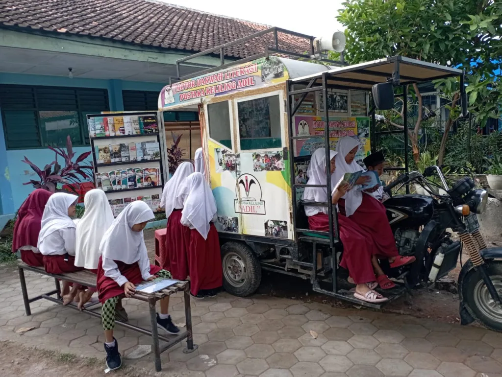 Berdamailah dengan Buku: Kisah Perjuangan Meningkatkan Minat Baca Masyarakat di Sudut Yogyakarta