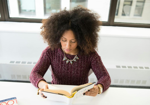 Hambatan dan Kebiasaan Buruk yang Mempersulit Anda Menguasai Keterampilan Membaca Cepat