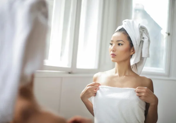 10 Faktor yang Membuat Wajah Anda Terlihat Lebih Tua dan Cara Mengatasinya