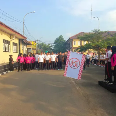 Polres Serang Gelar Gerak Jalan Santai Meriahkan HUT Bhayangkara ke-78
