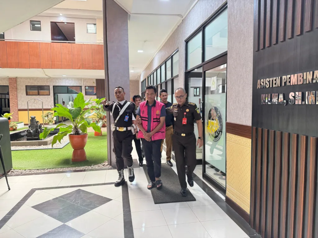 Kejati Banten Tahan Kepala Dinas LH Tangsel Terkait Dugaan Korupsi Proyek Sampah Rp.75 Miliar