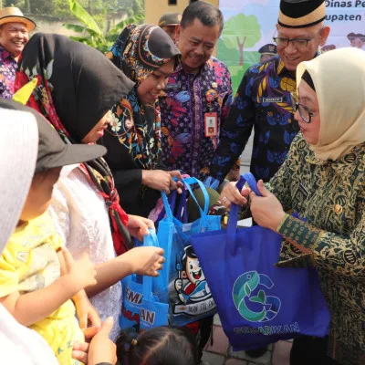 Wabup Intan Serahkan PMT Berbasis Ikan untuk Cegah Stunting di Cisoka