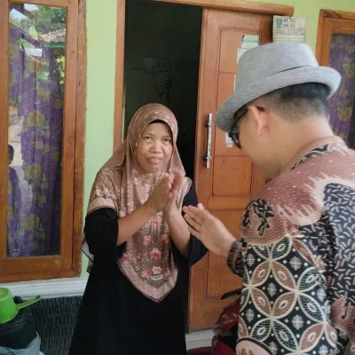 Kepala Desa Sindangheula Sambangi Korban Kebakaran di Kampung Beluwen