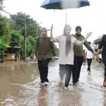 Bupati Serang Tinjau Lokasi Banjir di Pulo Ampel, Serukan Gerakan “Gerebeg Sampah”