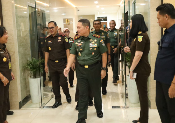 TNI dan Kejaksaan Tinggi Sepakati Kerja Sama Penegakan Hukum dan Dukungan Pemerintahan