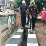 Kepala Desa Sindangheula Tinjau Langsung Kegiatan Opname Pembangunan SPAL dan Drainase