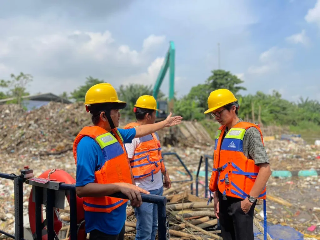 Cegah 15 Ton Sampah Masuk Ke Laut, DLHK Kabupaten Tangerang Optimalkan Pengelolaan Sampah Sungai.