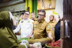 Gubernur Banten Tinjau Harga dan Ketersediaan Bahan Pokok di Pasar Ciruas Jelang Nataru