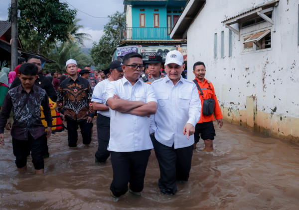 Gubernur Banten Tinjau Banjir di Padarincang, Serang: Normalisasi Sungai Jadi Prioritas