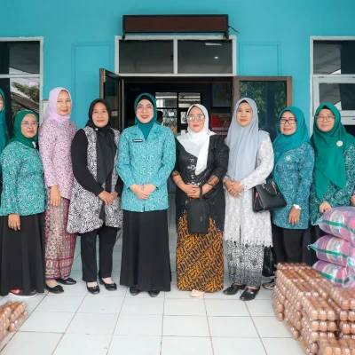 Ketua TP PKK Banten Serahkan Bantuan PMT dan Pangan Bergizi untuk Ibu Hamil dan Balita