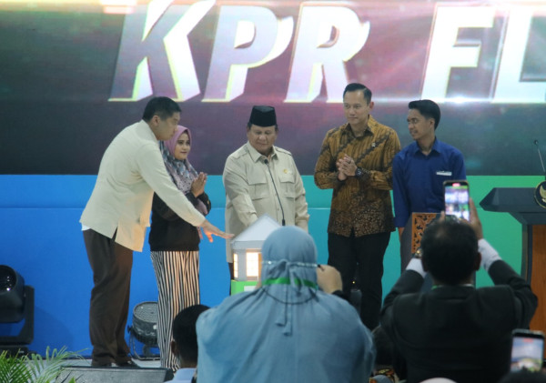 Presiden Prabowo Resmikan Akad Massal 50.030 Unit Rumah Subsidi KPR/FLPP di Banten