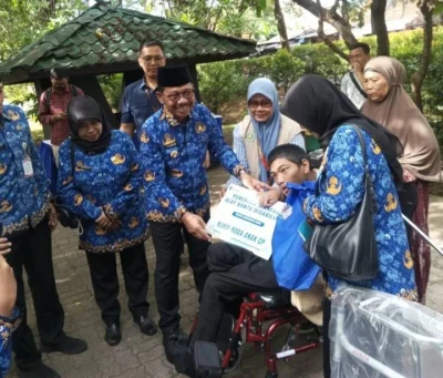 Pemkot Tangerang Salurkan Bantuan Alat Bantu Difabel untuk Warga Kurang Mampu