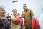 Wali Kota Serang Bagikan Sembako kepada Warga Kristiani, Wujud Toleransi dan Kepedulian