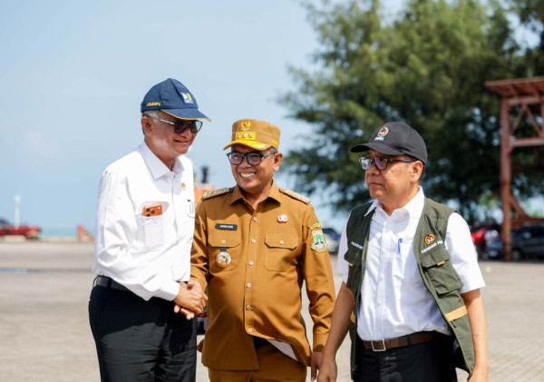 Gubernur Banten Dampingi Menko PMK dan Kapolri Tinjau Kesiapan Arus Mudik dan Balik Nataru di Pelabuhan Merak
