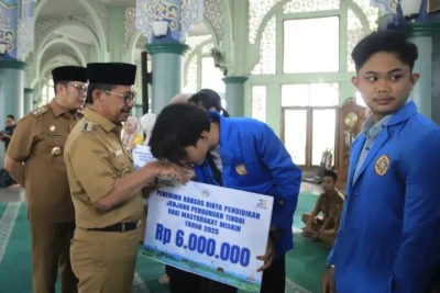 Pemkot Tangerang Salurkan Beasiswa kepada 576 Mahasiswa dari Keluarga Prasejahtera