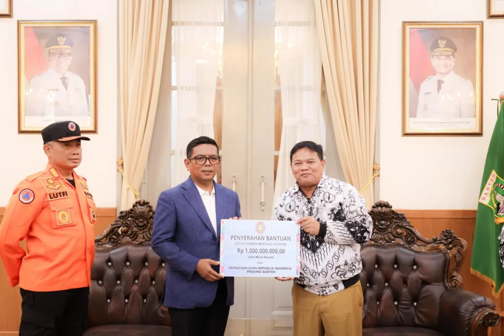 Gubernur Banten Terima Bantuan Kemanusiaan Rp1 Miliar dari PGRI untuk Korban Bencana