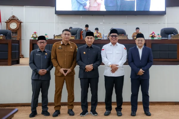 Wakil Gubernur Banten Hadiri Rapat Paripurna DPRD, Bahas Dua Raperda Strategis