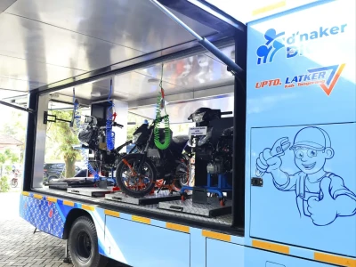 Bupati Tangerang Luncurkan Mobil Training Servis Motor dan Serahkan Bantuan Alat Service AC