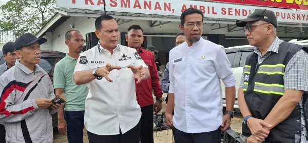 Wali Kota Serang Tinjau Titik Rawan Banjir, Siap Bongkar Bangunan Liar yang Halangi Aliran Air