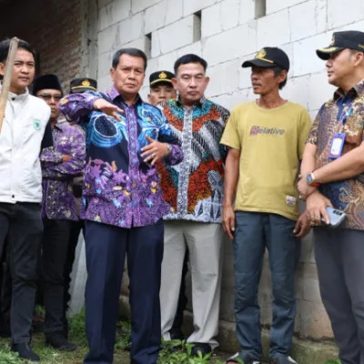 Bupati Tangerang Tinjau Lokasi Tanah Longsor di Cisoka, 6 Rumah Berisiko