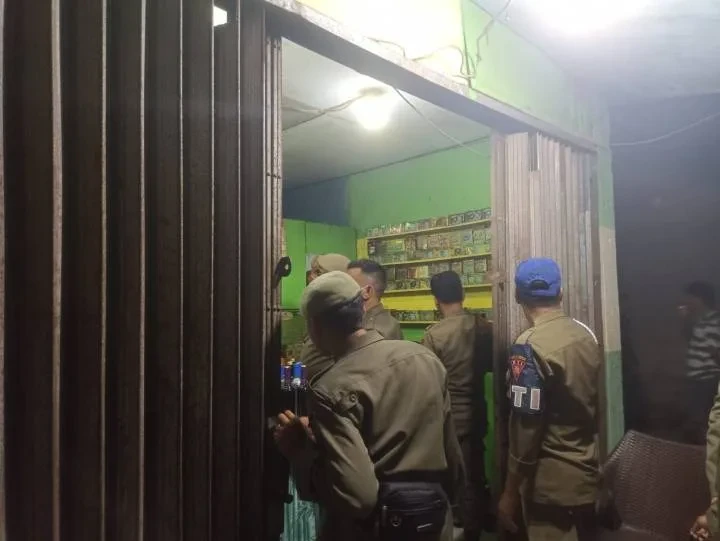 Satpol PP Kota Tangerang Sita 144 Botol Miras di Karawaci