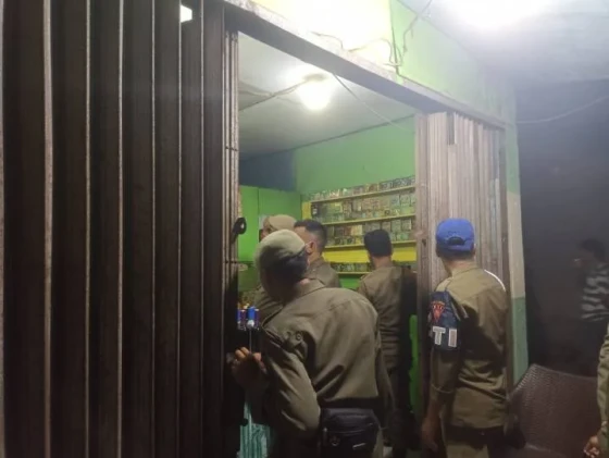 Satpol PP Kota Tangerang Sita 144 Botol Miras di Karawaci