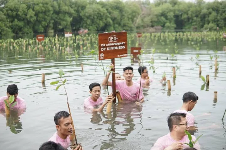 Hotel Neo+ Airport Jakarta Kota Tangerang Rayakan Ulang Tahun Pertama dengan Aksi Sosial dan Lingkungan