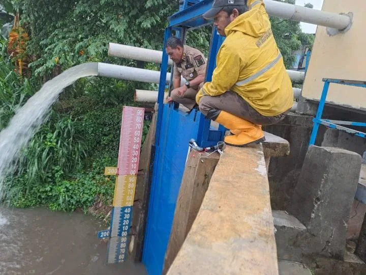 Hujan Deras Sebabkan Genangan dan Pohon Tumbang di Kota Tangerang