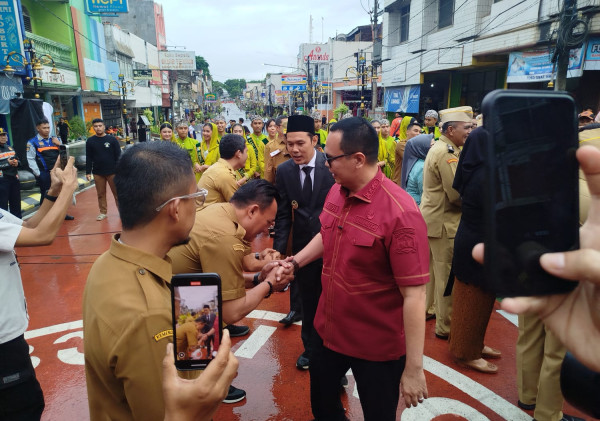 Wali Kota Serang Lantik Pejabat di Tengah Jalan Royal Baroe, Warga Antusias Menyaksikan