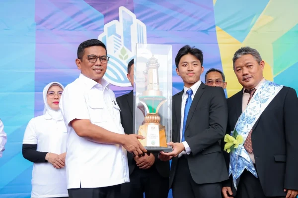 Gubernur Banten Tekankan Komitmen Menekan Angka Putus Sekolah melalui Program Sekolah Gratis