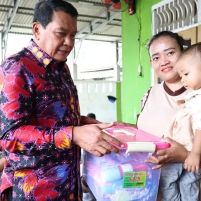 Bupati Tangerang Salurkan Bantuan kepada Masyarakat Terdampak Banjir di Pakuhaji