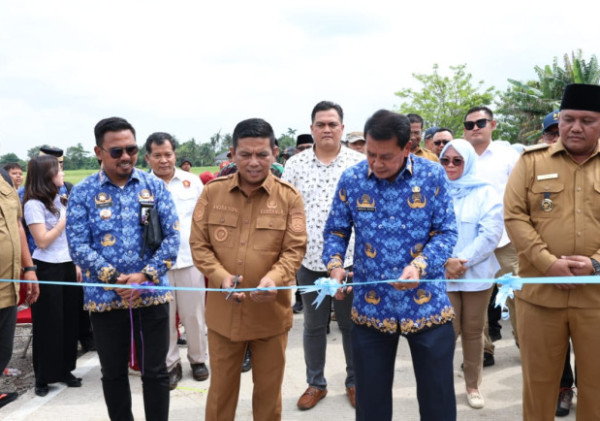 Gubernur Banten dan Bupati Tangerang Resmikan Jalan Desa Badak Anom