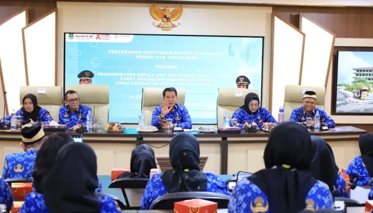 Bupati Tangerang Serahkan SK Kepala UPTD Puskesmas