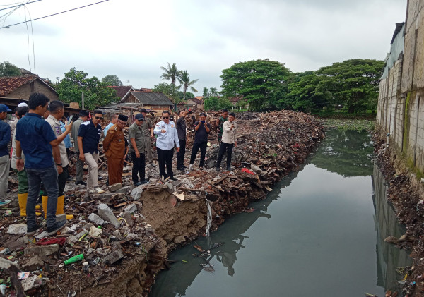 Pemkot Serang Tertibkan Bangunan Liar di Kali Kroya, Upaya Atasi Banjir