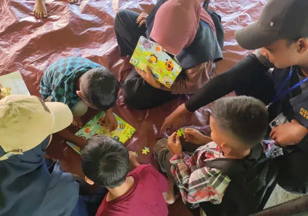 Relawan Pendidikan SSB dan Fisipol UGM Terus Dampingi Siswa Terdampak Bencana di Aceh