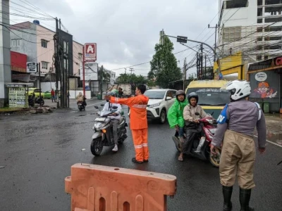 Pemkot Tangerang Tutup Sementara Akses Jalan HOS Cokroaminoto Akibat Banjir