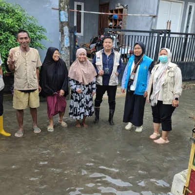 Dinkes Tangsel Berikan Pelayanan Kesehatan di 7 Titik Banjir