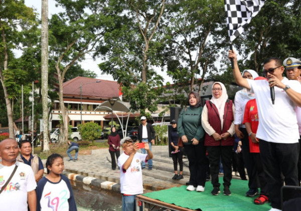 Plh Sekda Kabupaten Tangerang Buka Gerak Jalan Santai Peringati Hari Pers Nasional